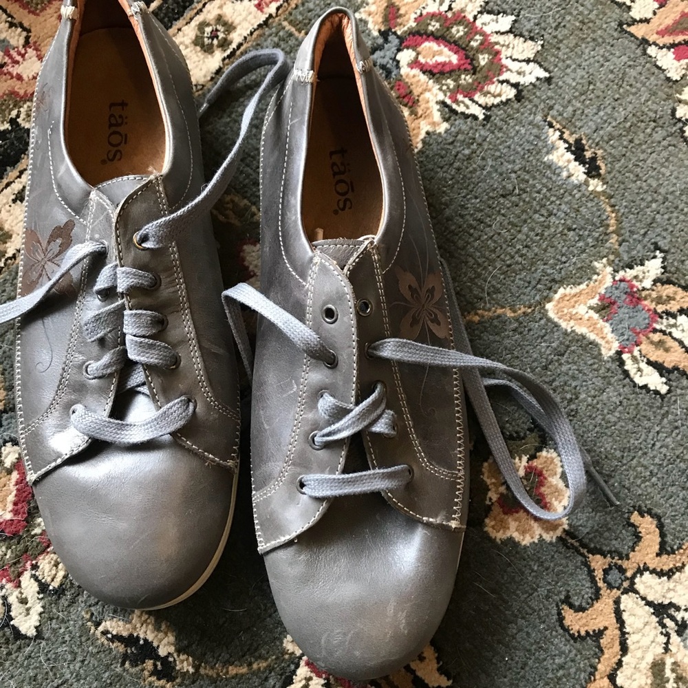 Taos Gray Leather Lace Up Sneakers